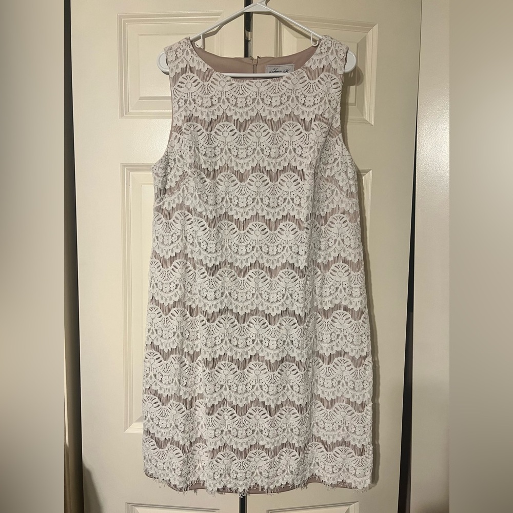 Jessica Howard white lace dress. Size 14.